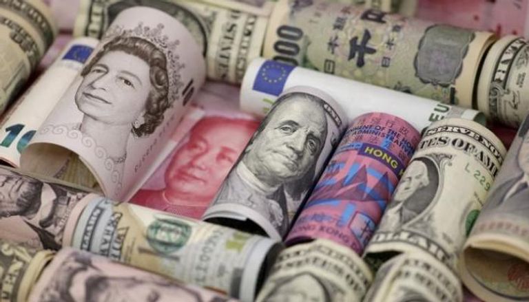الدولار يتراج أمام الين الياباني