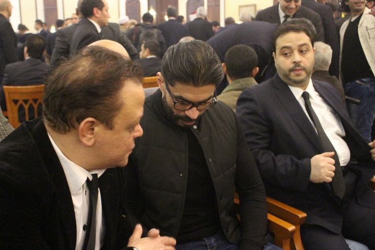 شيخ الأزهر يقدم واجب العزاء لجمال مبارك