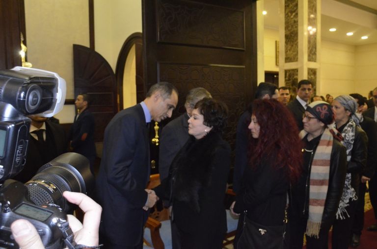 شيخ الأزهر يقدم واجب العزاء لجمال مبارك