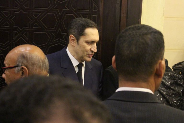 شيخ الأزهر يقدم واجب العزاء لجمال مبارك