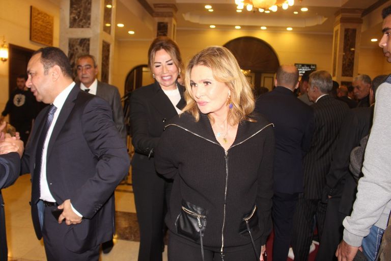 شيخ الأزهر يقدم واجب العزاء لجمال مبارك