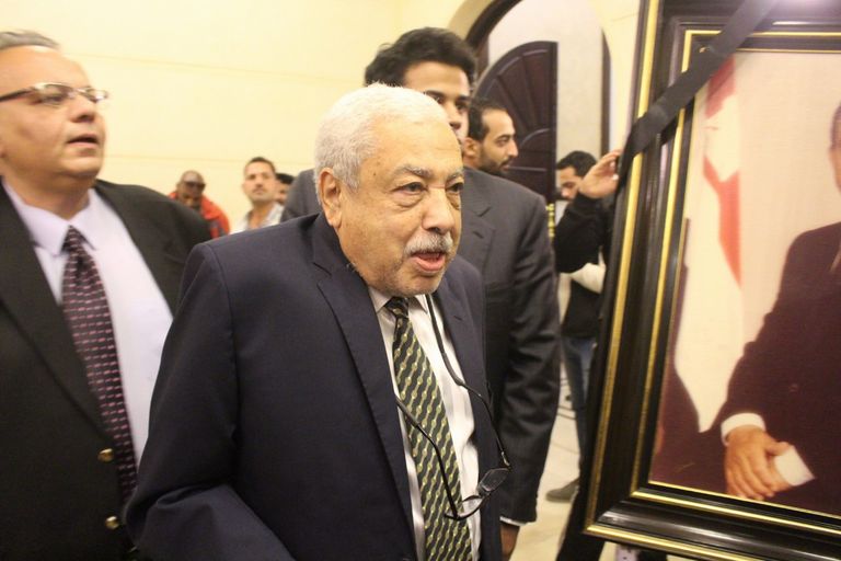 شيخ الأزهر يقدم واجب العزاء لجمال مبارك