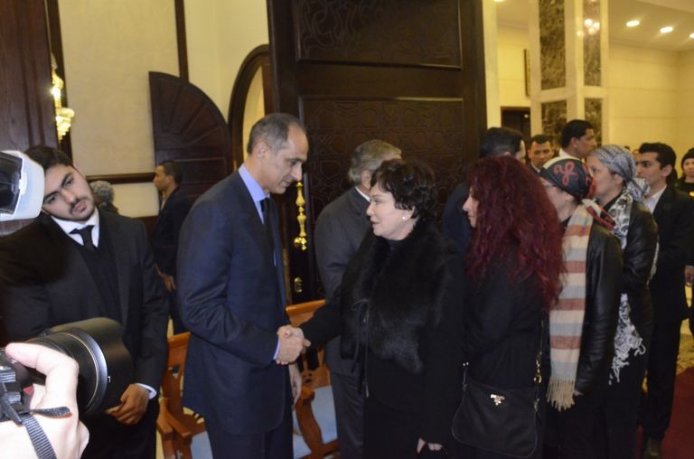 شيخ الأزهر يقدم واجب العزاء لجمال مبارك