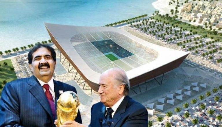 أمير قطر السابق حمد بن خليفة يتسلم كأس العالم - أرشيفية