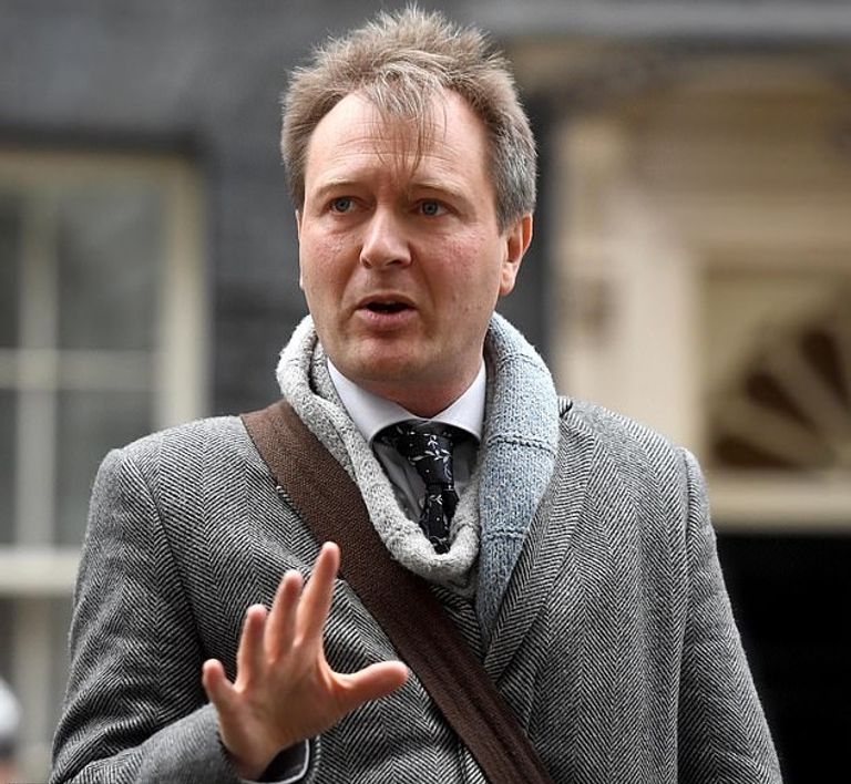 السجينة البريطانية نازانين زاخاري مع أسرتها