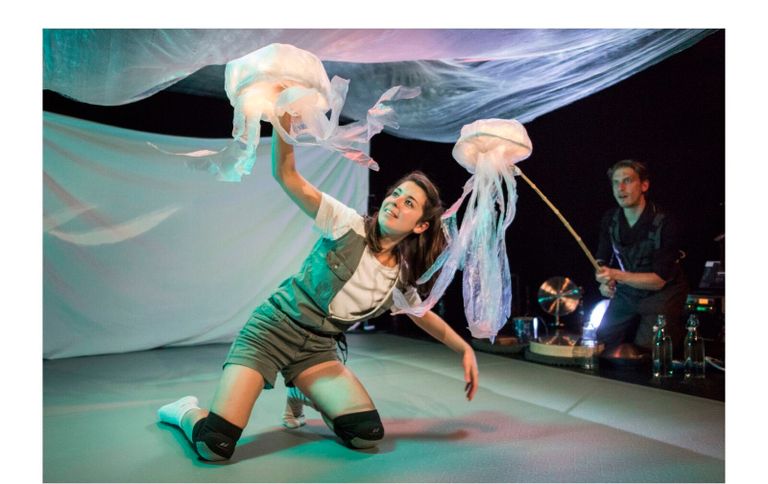 عرض "حفل الوداع" هولندا مشهد من العرض المصري