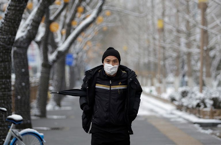 من الادعاءات أن أقنعة الوجه ليست مجدية في التصدي لـ"كورونا" - أرشيفية