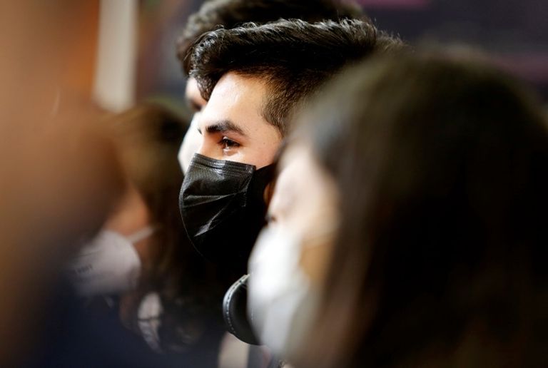 من الادعاءات أن أقنعة الوجه ليست مجدية في التصدي لـ"كورونا" - أرشيفية