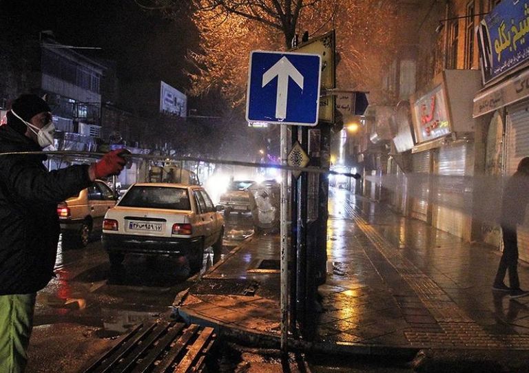 قم مصدر انتشار فيروس كورونا في إيران - أرشيفية
