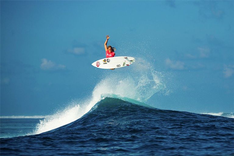 راكبة الأمواج العالمية بيثاني هاميلتون