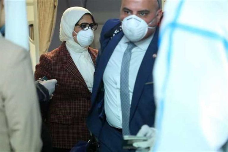 وزيرة الصحة المصرية تخضع للفحص الطبي في مطار بكين