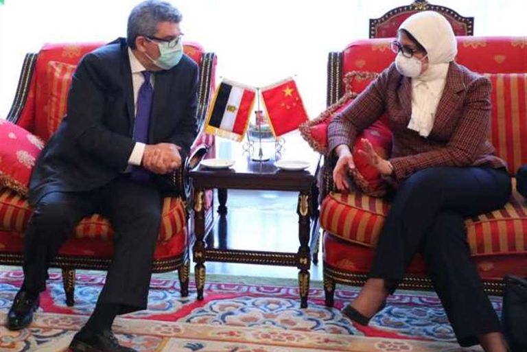 وزيرة الصحة المصرية تخضع للفحص الطبي في مطار بكين