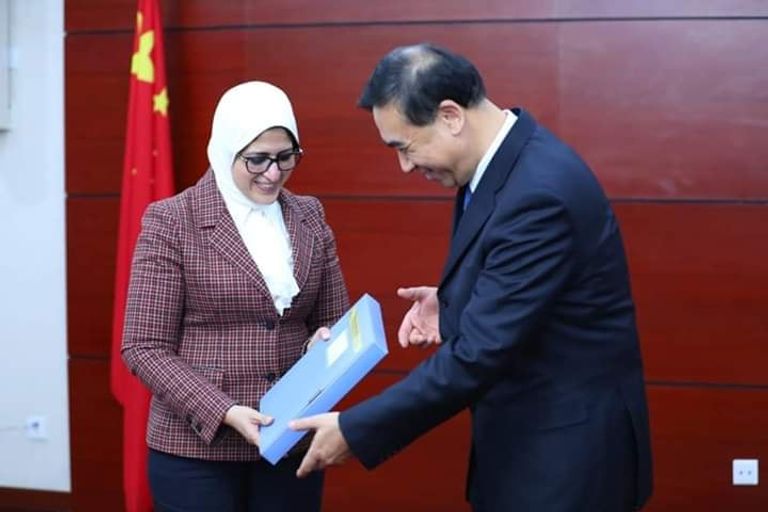 وزيرة الصحة المصرية تخضع للفحص الطبي في مطار بكين