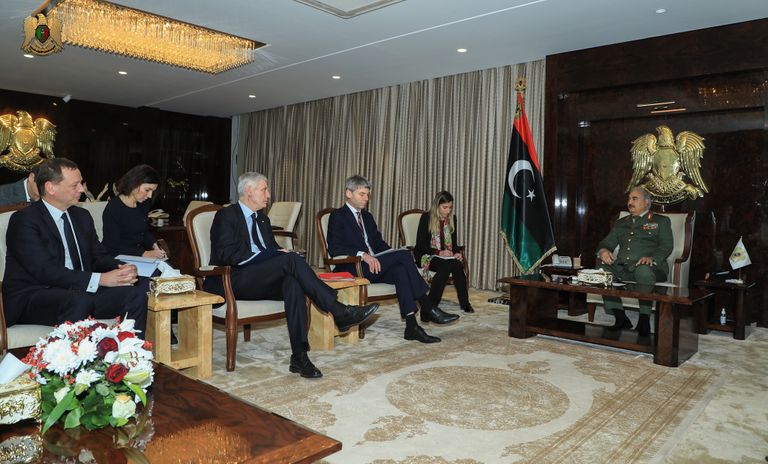 جانب من لقاء المشير خليفة حفتر وسفراء دول فرنسا وإيطاليا وألمانيا