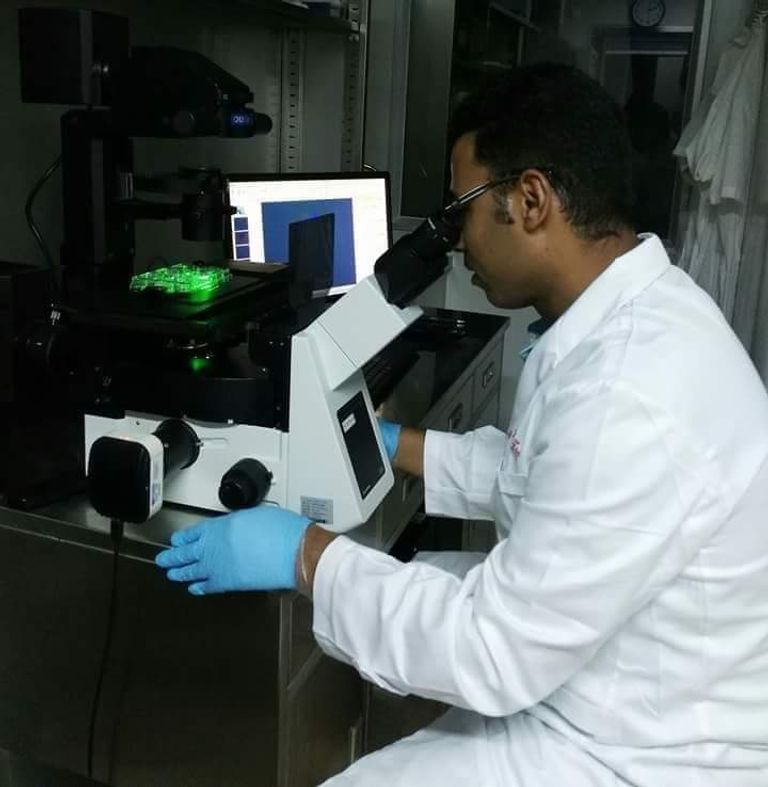 المصري فايد عطية أحد المتخصصين في الفيروسات الطبية والمناعة بجامعة شانتو بالصين