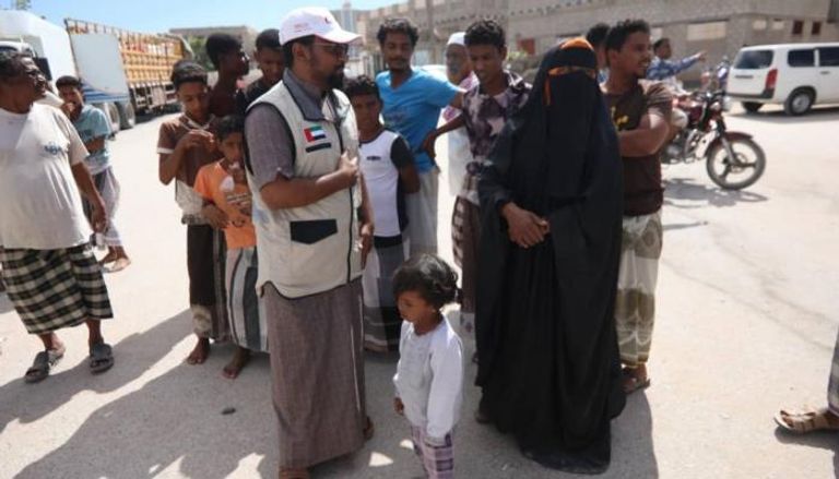 الهلال الأحمر الإماراتي يساعد أهالي اليمن - أرشيفية