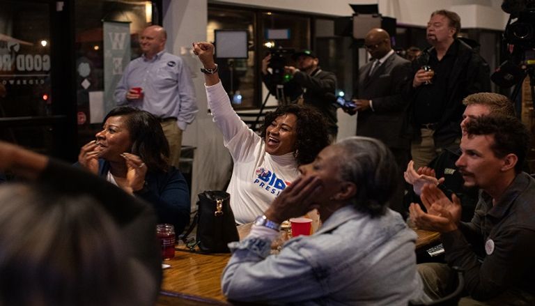 جو بايدن وبيرني ساندرز