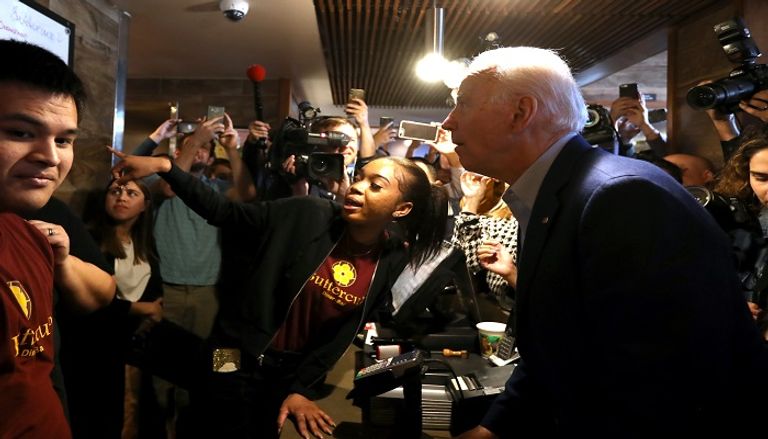 جو بايدن وبيرني ساندرز