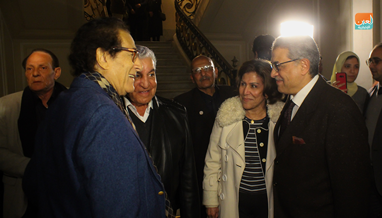 الفنان فاروق حسني خلال افتتاح معرضه بقصر عائشة فهمي