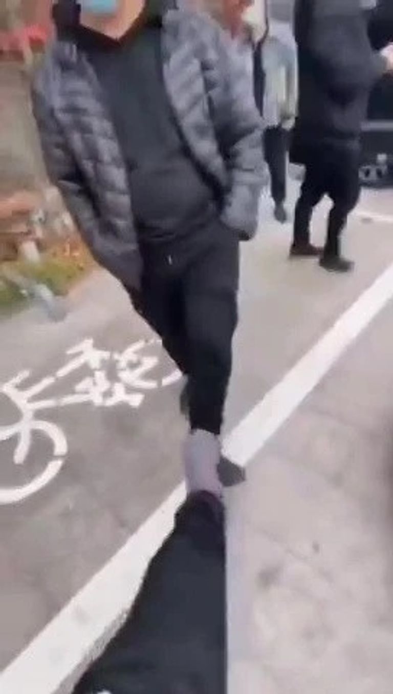 بدائل المصافحة بالأيدي تجنبا للعدوى في ووهان