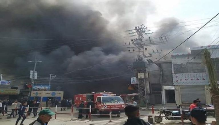 ألسنة الدخان تتصاعد من حريق سوق النصيرات بغزة