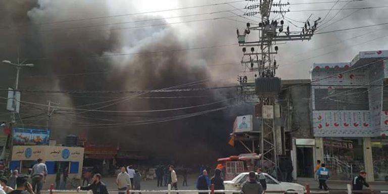 ألسنة الدخان تتصاعد من حريق سوق النصيرات بغزة