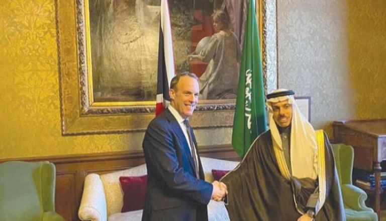 لقاء سابق يجمع وزيري خارجية السعودية وبريطانيا في لندن- أرشيفية 