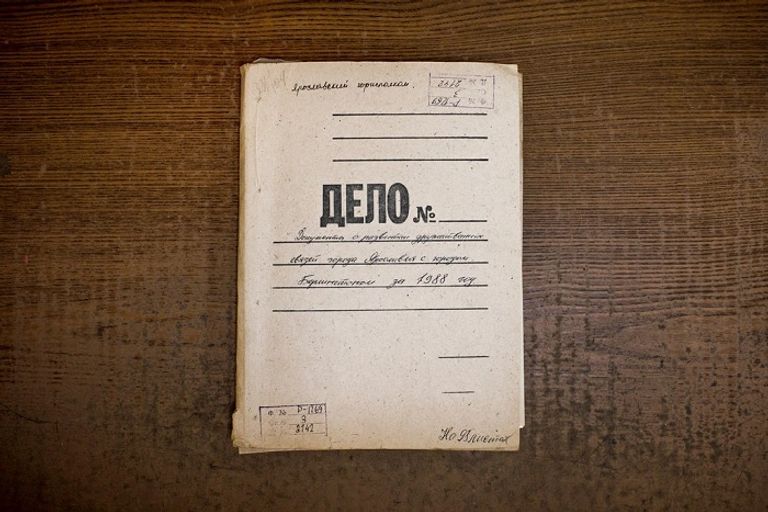 الملف الذي يتضمن الرسائل والمراسلات والوثائق بشأن رحلة ساندرز إلى روسيا عام 1988 بيرني ساندرز خلال رحلته إلى ياروسلافل الروسية عام 1988 - نيويورك تايمز