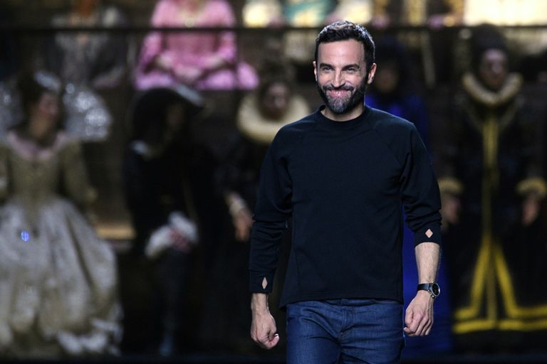 جانب من عرض الأزياء