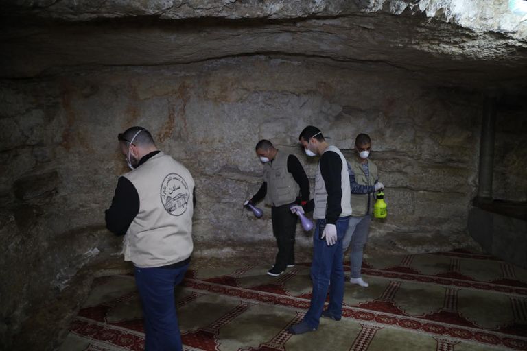 جانب من تدابير تعقيم المساجد