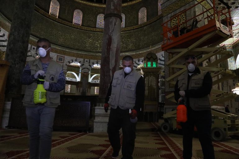 جانب من تدابير تعقيم المساجد