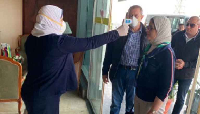 وزيرة الصحة المصرية تخضع لفحص كورونا عقب عودتها من الصين