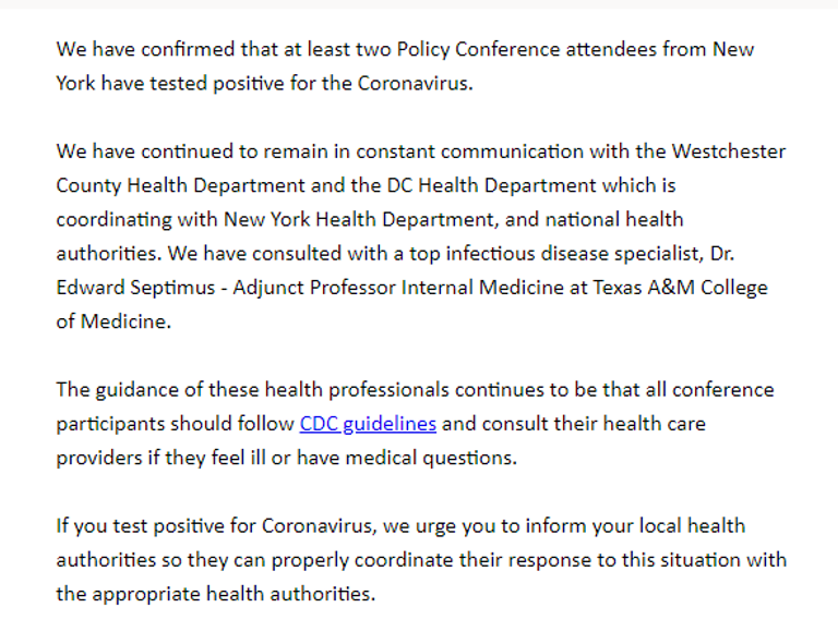 مايك بنس أثناء كلمته بالمؤتمر