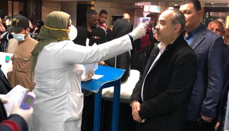 جولة وزير الطيران المصري بمطار القاهرة