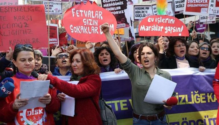 مظاهرات تندد بالعنف ضد المرأة في تركيا