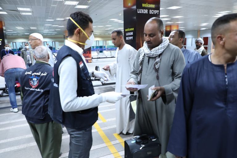 الوزراء خضعوا فور وصولهم إلى مطار الأقصر للفحص بجهاز "الانفرارد"