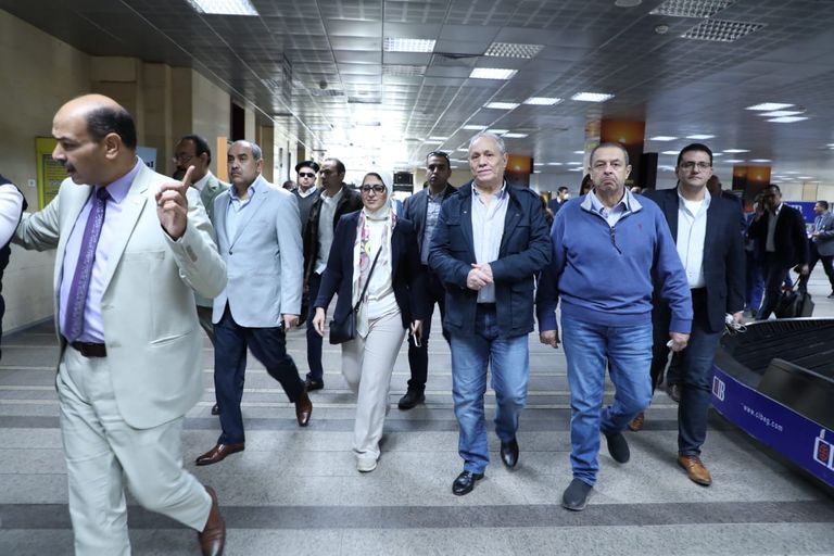 الوزراء خضعوا فور وصولهم إلى مطار الأقصر للفحص بجهاز "الانفرارد"