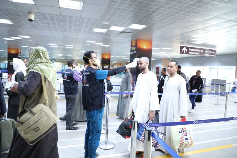 الوزراء خضعوا فور وصولهم إلى مطار الأقصر للفحص بجهاز "الانفرارد"