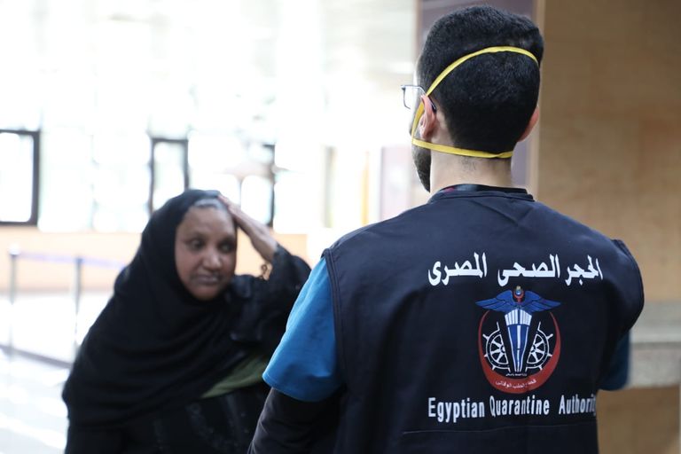 الوزراء خضعوا فور وصولهم إلى مطار الأقصر للفحص بجهاز "الانفرارد"