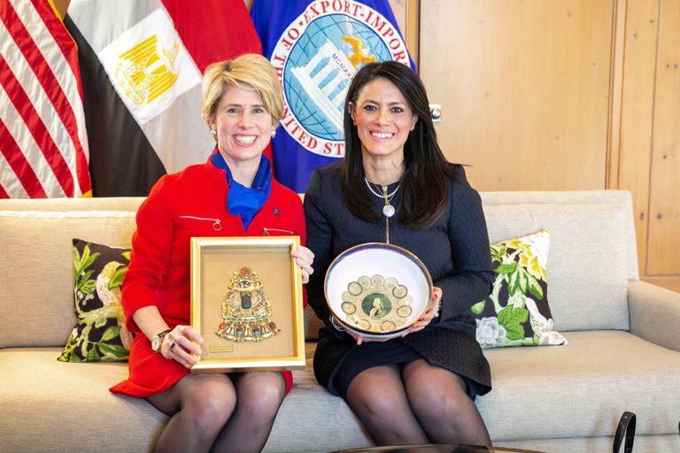 الوزيرات يقضين يومهن في مقر الوزارات