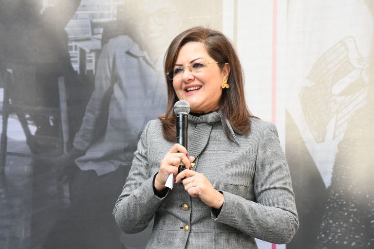 الوزيرات يقضين يومهن في مقر الوزارات