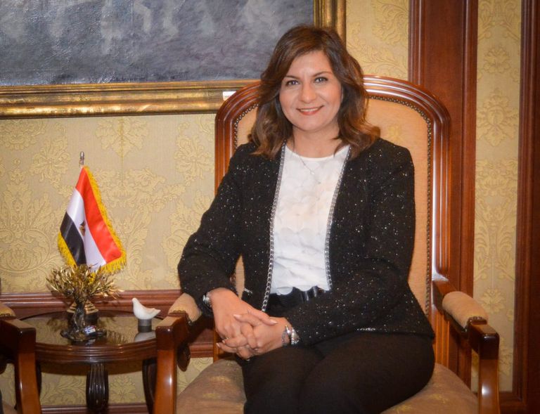 الوزيرات يقضين يومهن في مقر الوزارات