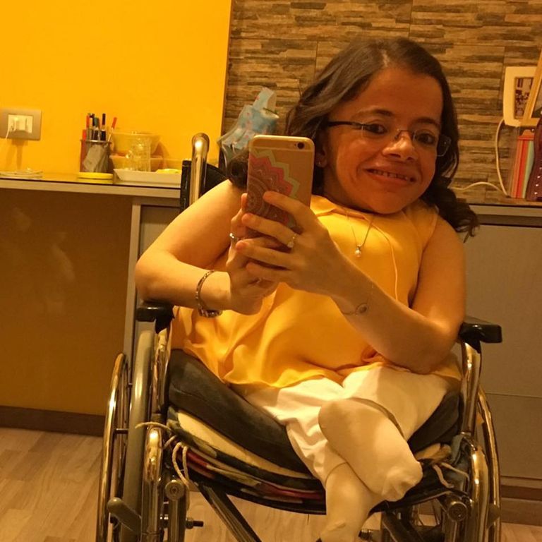 الشابة المصرية رانيا وصفي تتحدى ظروفها وتسعى لتحقيق أحلامها