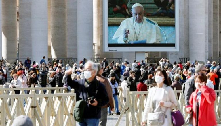 كورونا يدفع البابا فرنسيس لإلقاء عظته عبر الإنترنت