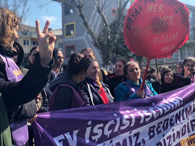 صورة من مسيرة النساء للمطالبة بحقوقهن