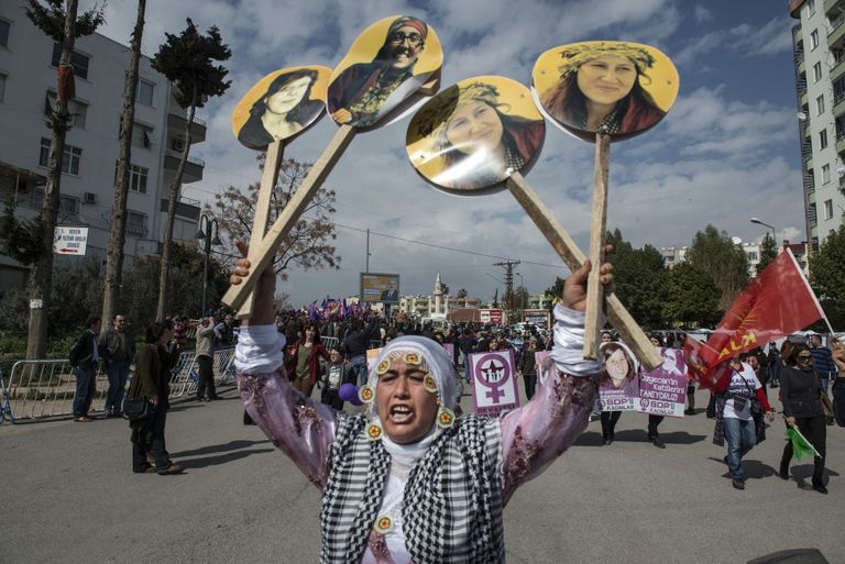 صورة من مسيرة النساء للمطالبة بحقوقهن
