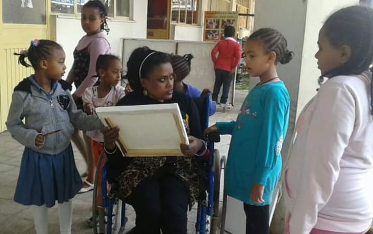 طلاب في مدرسة