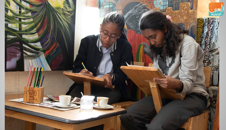 طلاب في مدرسة