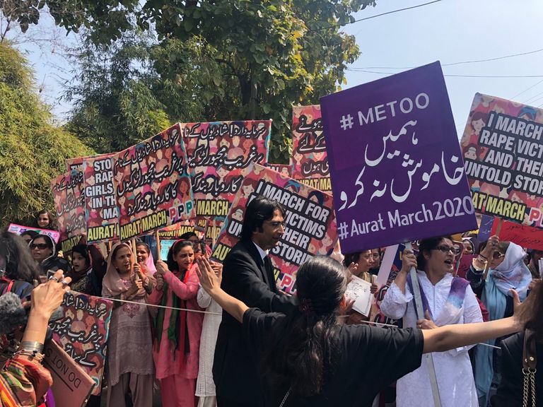 إحدى المسيرات النسائية في باكستان