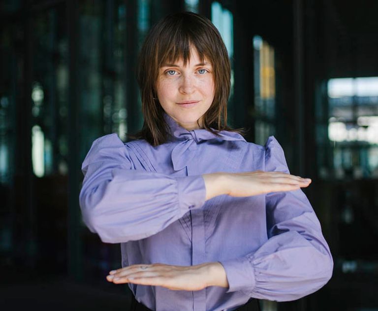 رئيسة وزراء فنلندا سانا مارين تتحدث عن المساواة في المنتدى الاقتصادي